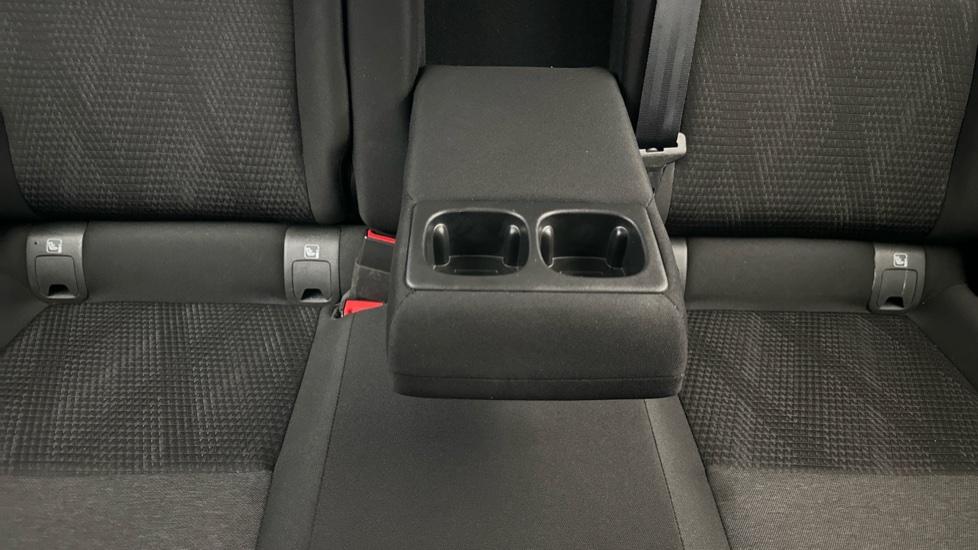 Rear Armrest/ Cup Holder