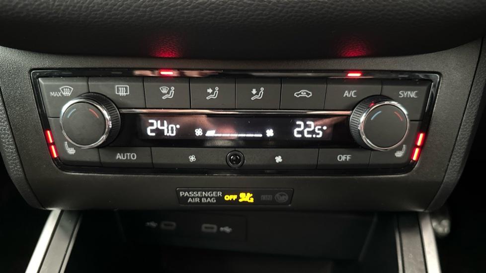 Air Conditioning /Dual Climate Control /Heated Seats 