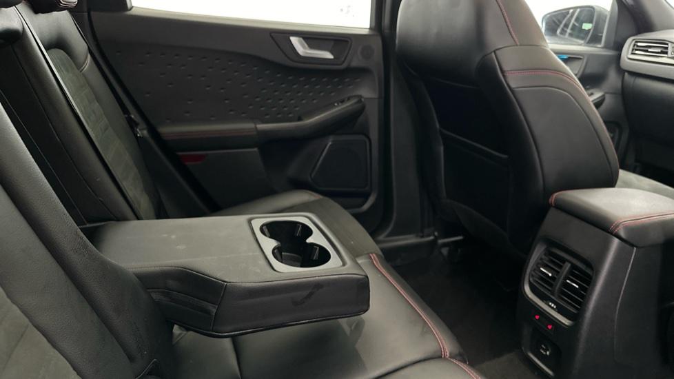 Rear Armrest/ Cup Holder