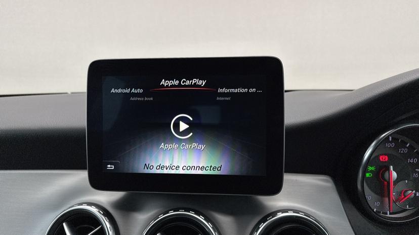 Apple CarPlay / Android Auto 