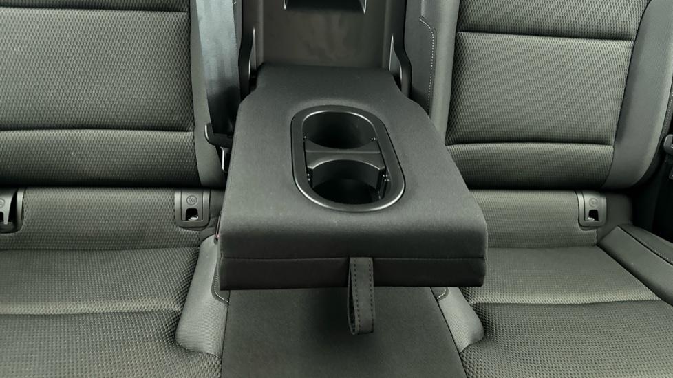 Rear Armrest/ Cup Holder