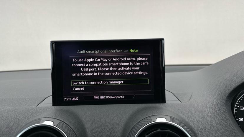 Apple CarPlay / Android Auto 