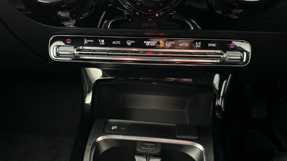 Dual Climate Control /Air Conditioning 