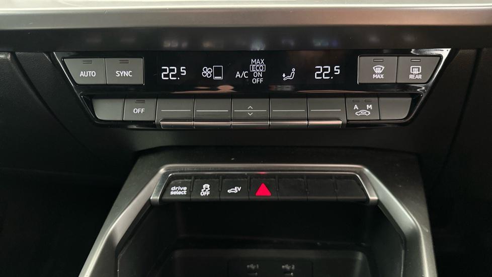 Dual Climate Control / Air Conditioning 