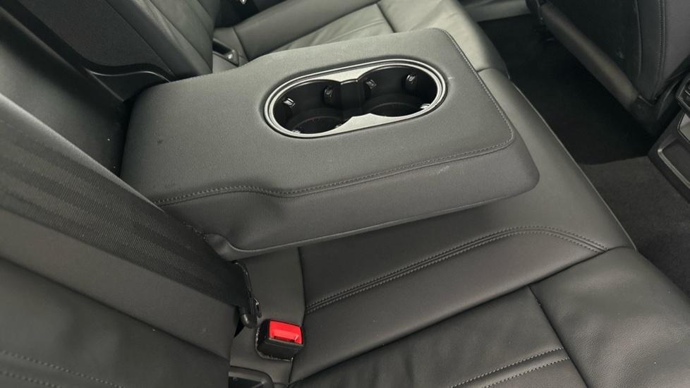 Rear Armrest/ Cup Holder