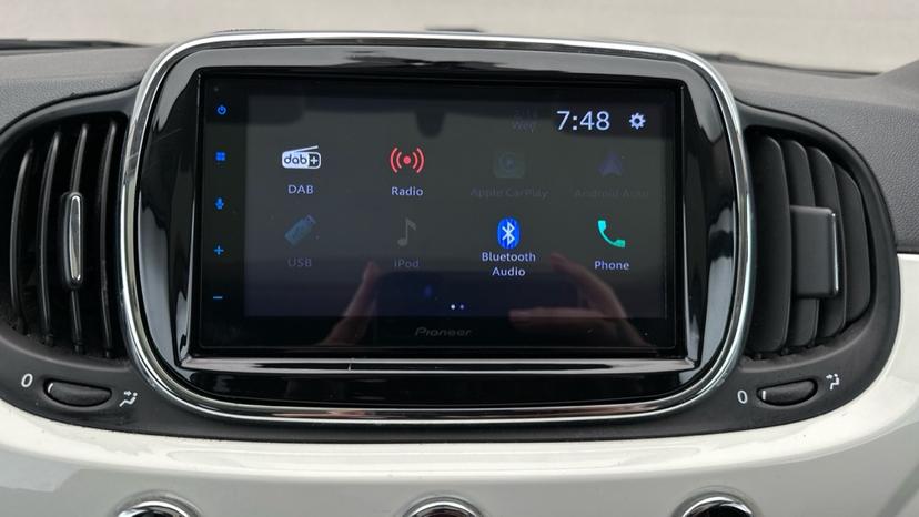 Apple CarPlay/Android Auto 