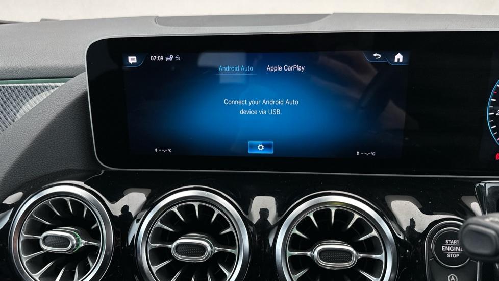 Apple Car Play & Android Auto