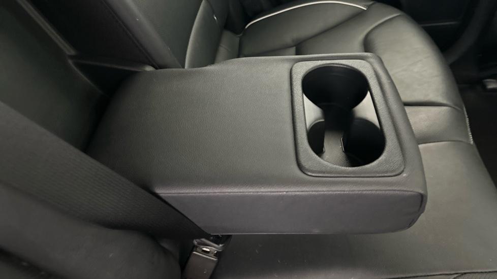 Rear Armrest/ Cup Holder