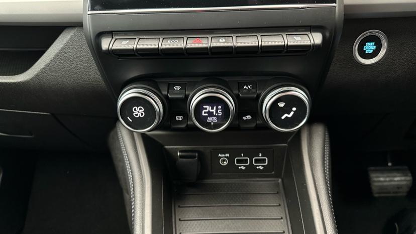 Air Conditioning / Heated Seats 