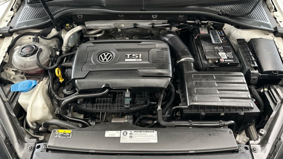 Used 2018 WHITE Volkswagen Golf 2.0 TSI 310 R 5dr 4MOTION DSG, 48,246 ...