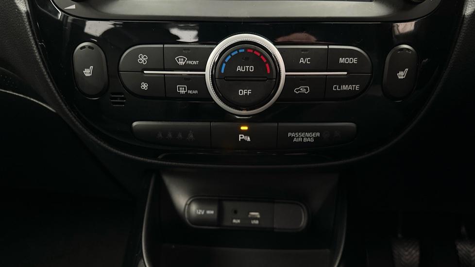 Air Conditioning / Heated Seats 