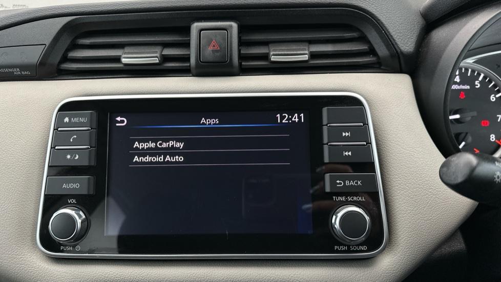 Apple Car Play & Android Auto