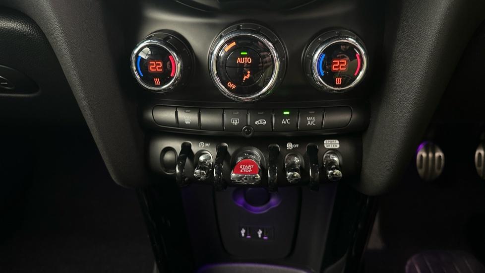 Dual Climate Control / Air Conditioning / Auto Stop/Start