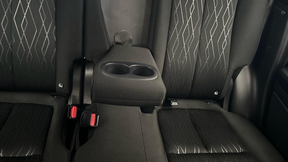 Rear Armrest/ Cup Holder