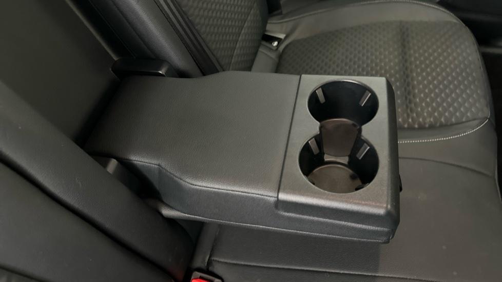 Rear Armrest/ Cup Holder