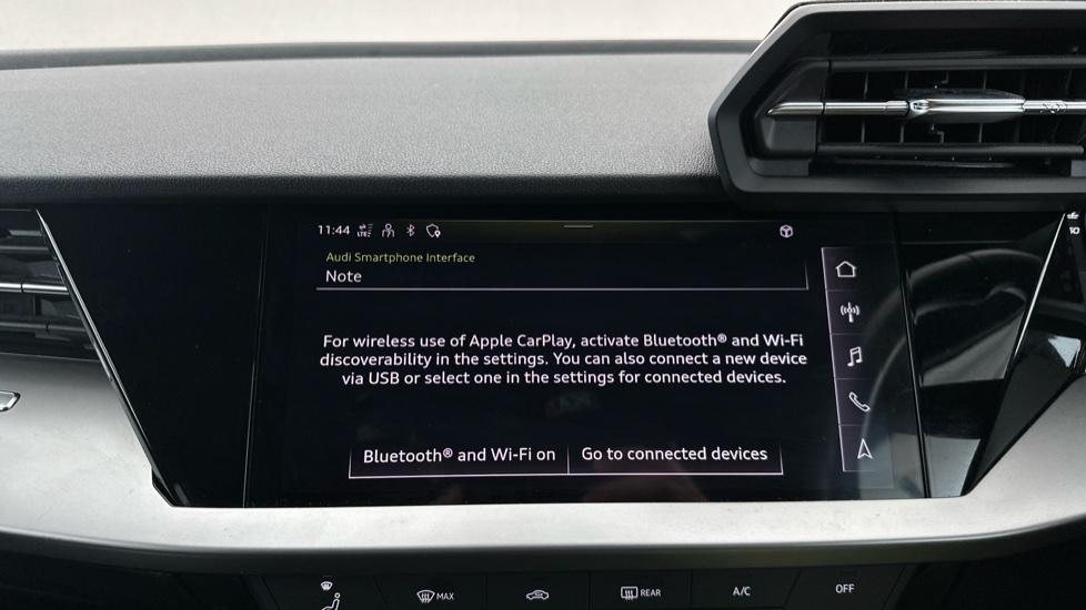 Apple CarPlay / Bluetooth 