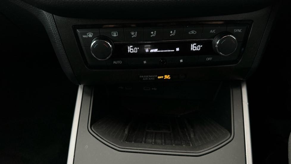 Air Conditioning /Dual Climate Control /Wireless Charger 