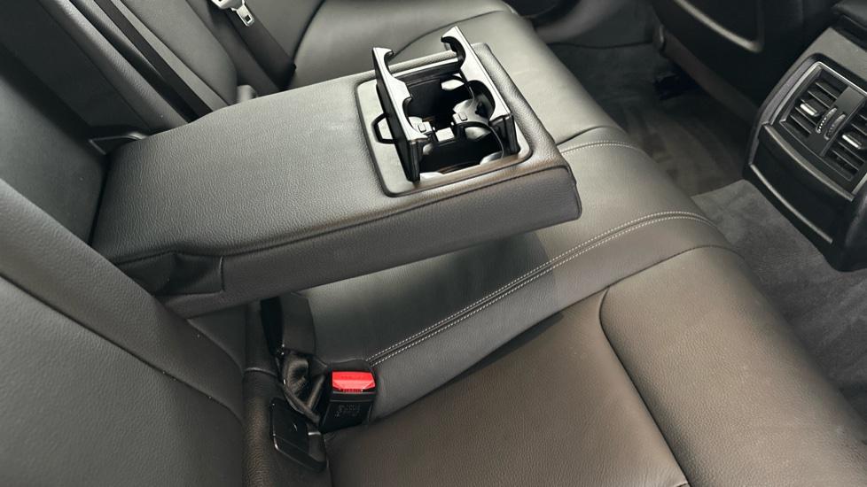 Rear Armrest/ Cup Holder