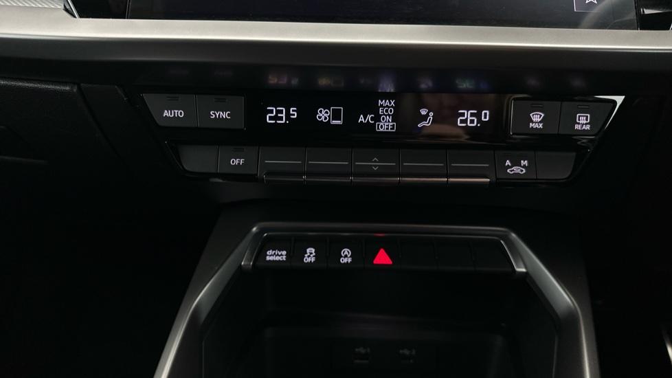 Air Conditioning /Dual Climate Control  /Auto Stop/Start 