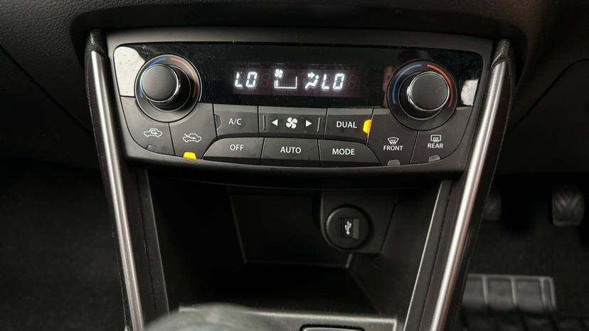 Dual Climate Control / Air Conditioning 