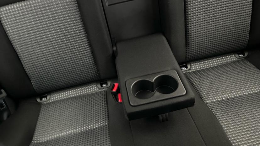 Rear Armrest/ Cup Holder