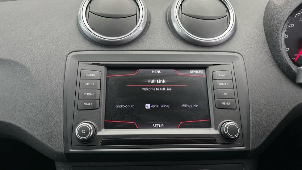 Apple Car Play & Android Auto