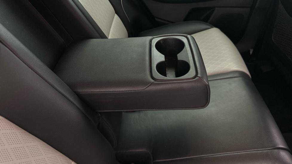 Rear Armrest/ Cup Holder