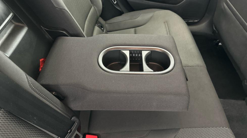 Rear Armrest/ Cup Holder