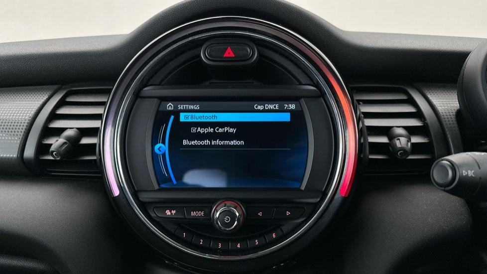 Bluetooth / Apple CarPlay 