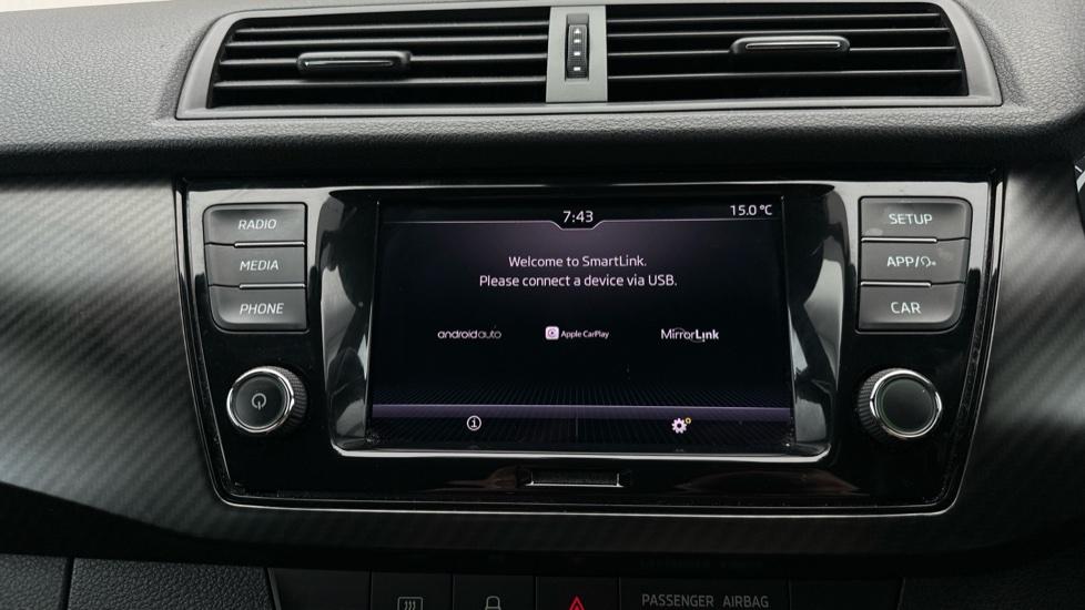 Apple Car Play & Android Auto