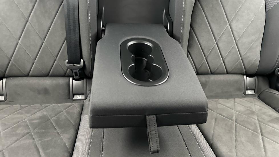 Rear Armrest/ Cup Holder