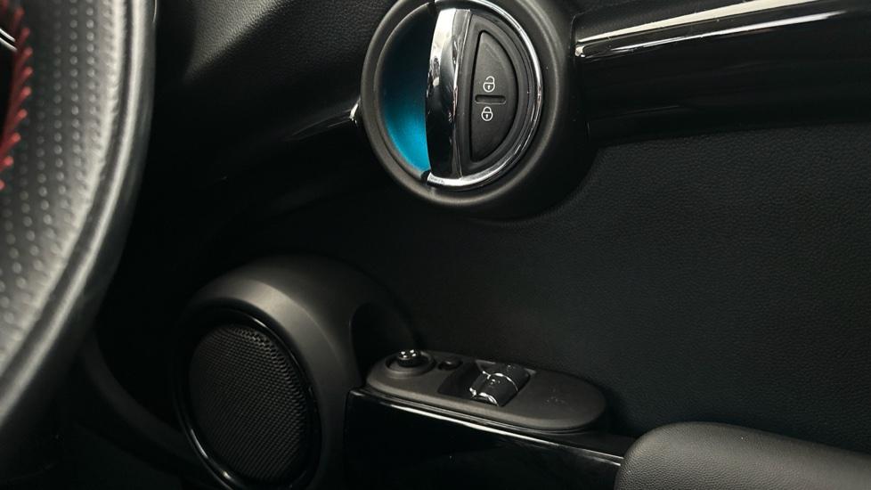 Electric Windows / Wing Mirrors / Ambient Lighting 