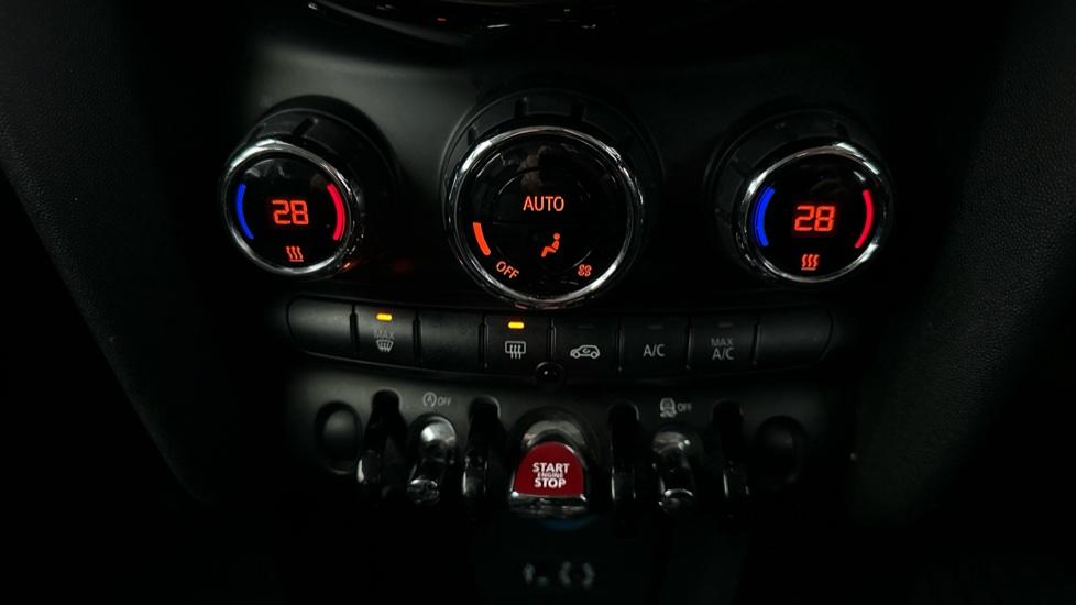 Air Conditioning / Dual Climate Control / Auto Stop/Start 