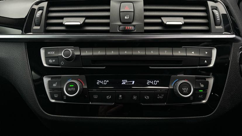 Dual Climate Control / Air Conditioning / Heated Seats 