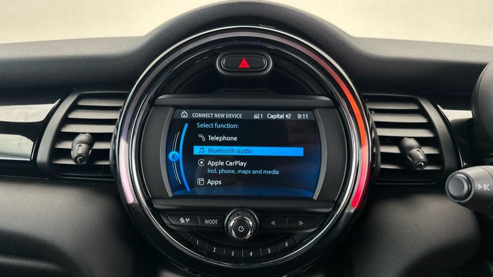 Apple CarPlay / Bluetooth 