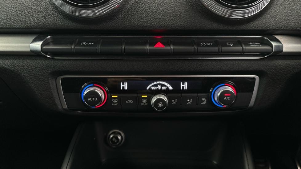 Auto Stop/Start/Air Conditioning /Dual Climate Control 