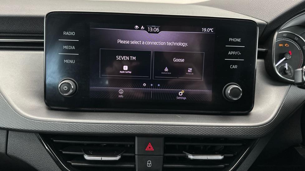 Apple Car Play & Android Auto