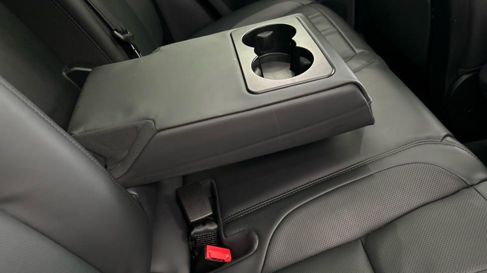 Rear Armrest/ Cup Holder