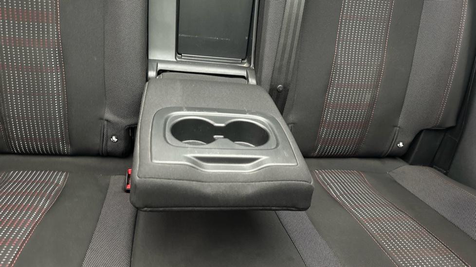 Rear Armrest/ Cup Holder