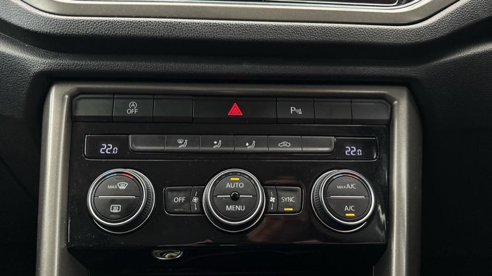 Air Conditioning / Dual Climate Control / Auto Stop/Start 