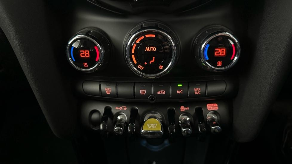 Dual Climate Control  / Air Conditioning 