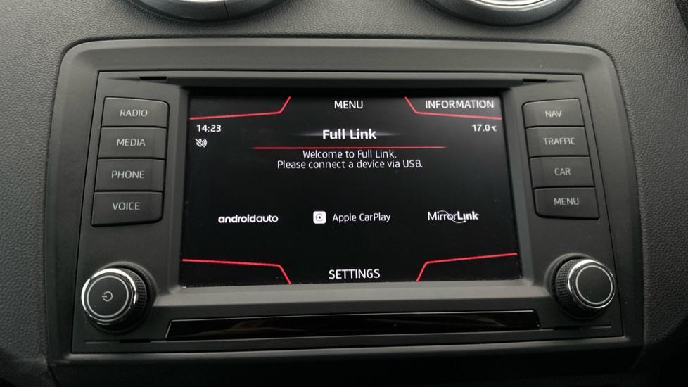 Apple Car Play & Android Auto