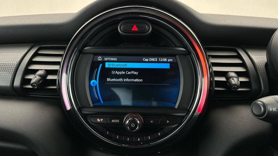 Bluetooth / Apple CarPlay 