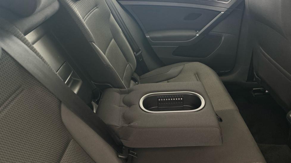 Rear Armrest/ Cup Holder