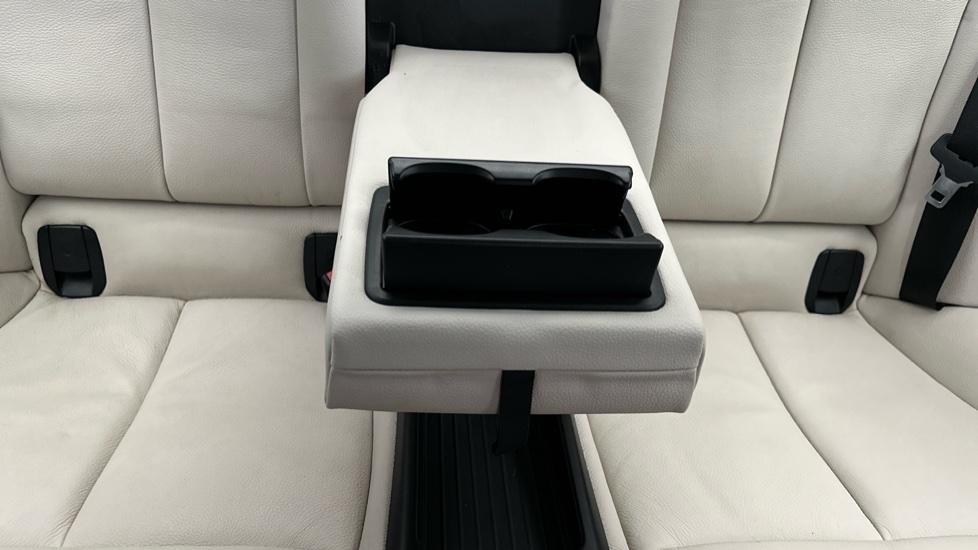 Rear Armrest/ Cup Holder