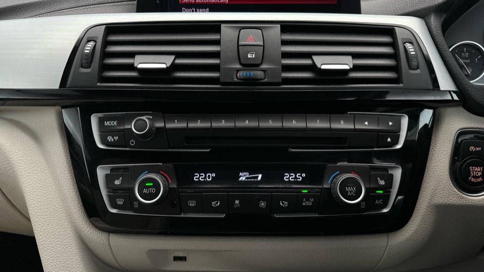 Air Conditioning /Dual Climate Control /Heated Seats 