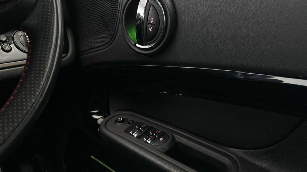 Electric Windows / Wing Mirrors / Ambient Lighting 