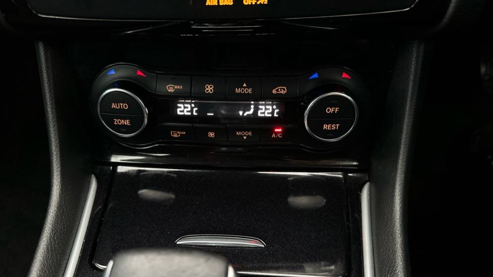 Dual Climate Control  / Air Conditioning 