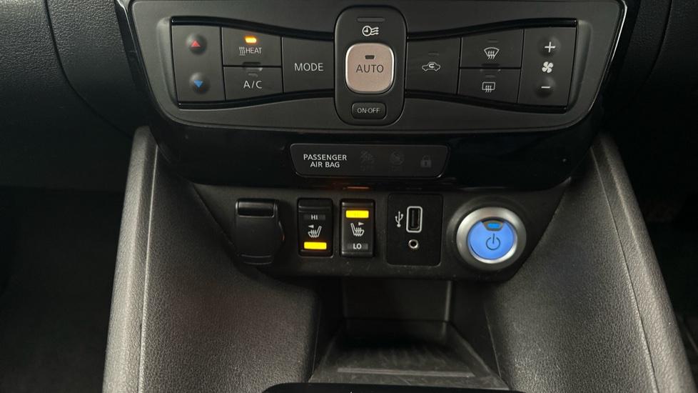 Air Conditioning /Heated Seats / Wireless Charger 