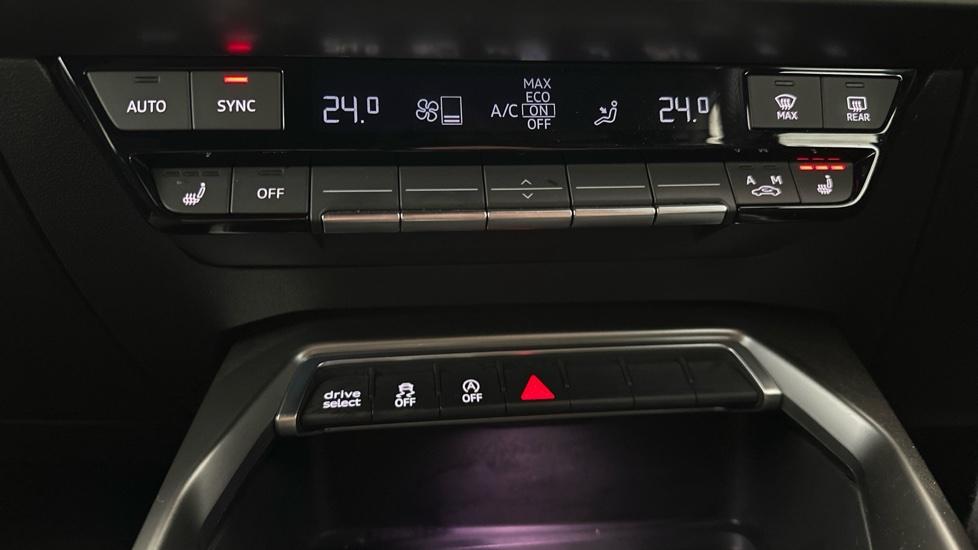 Air Conditioning /Dual Climate Control /Heated Seats 